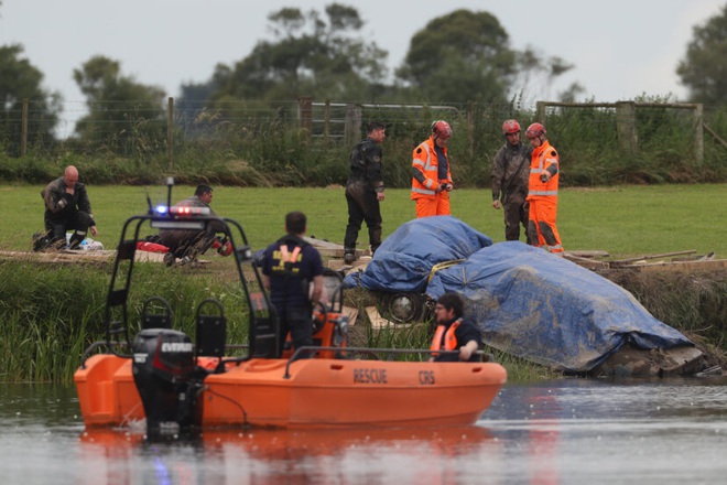 Thi thể của người đàn ông mất tích cách đây 29 năm được tìm thấy trong xe ô tô chìm sâu dưới đáy sông - Ảnh 1.