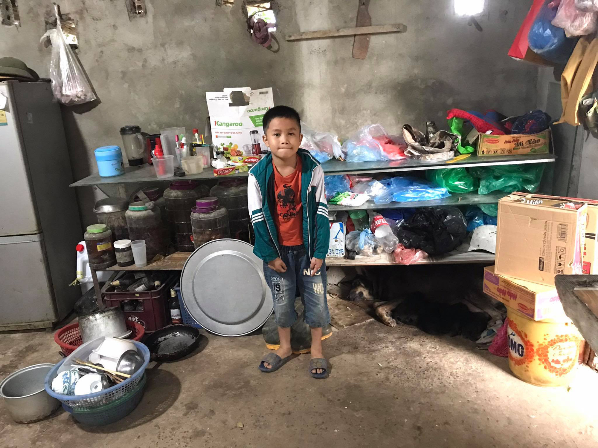Chồng đột ngột mất vì điện giật để lại hai con thơ cho người vợ bệnh tật - Ảnh 2. Chồng đột ngột mất vì điện giật để lại hai con thơ cho người vợ bệnh tật - Ảnh 2.