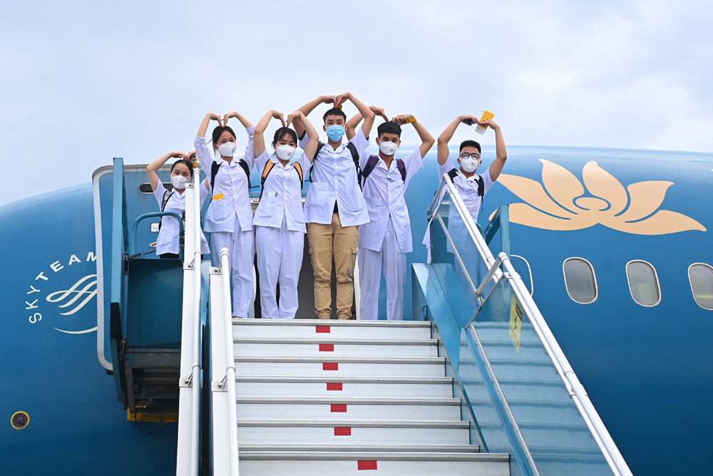 Hơn 300 cán bộ, sinh viên Hải Dương đến chi viện TP HCM chống dịch - Ảnh 8.