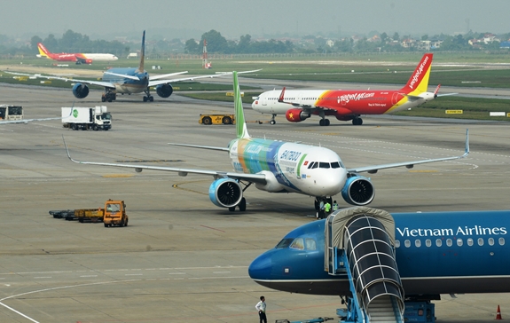 Hàng không Việt Nam dự kiến đón 100 triệu lượt khách trong năm 2022 - Ảnh 1.
