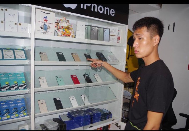Hà Nội: Bắt đối tượng đột nhập cửa hàng ăn trộm 12 chiếc điện thoại - Ảnh 1.