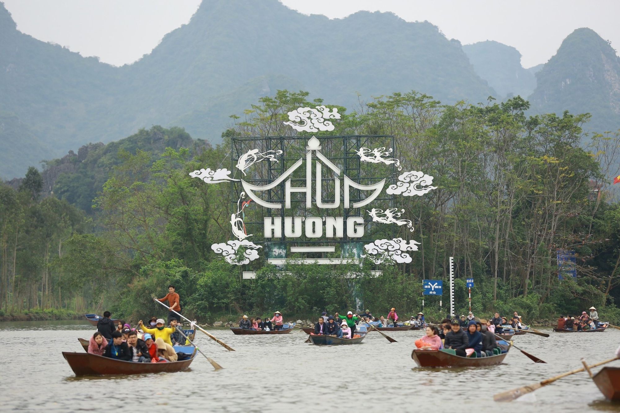 Những lễ hội mùa xuân nổi tiếng ở Việt Nam hãy một lần trải nghiệm sau Tết Nguyên đán - Ảnh 2.