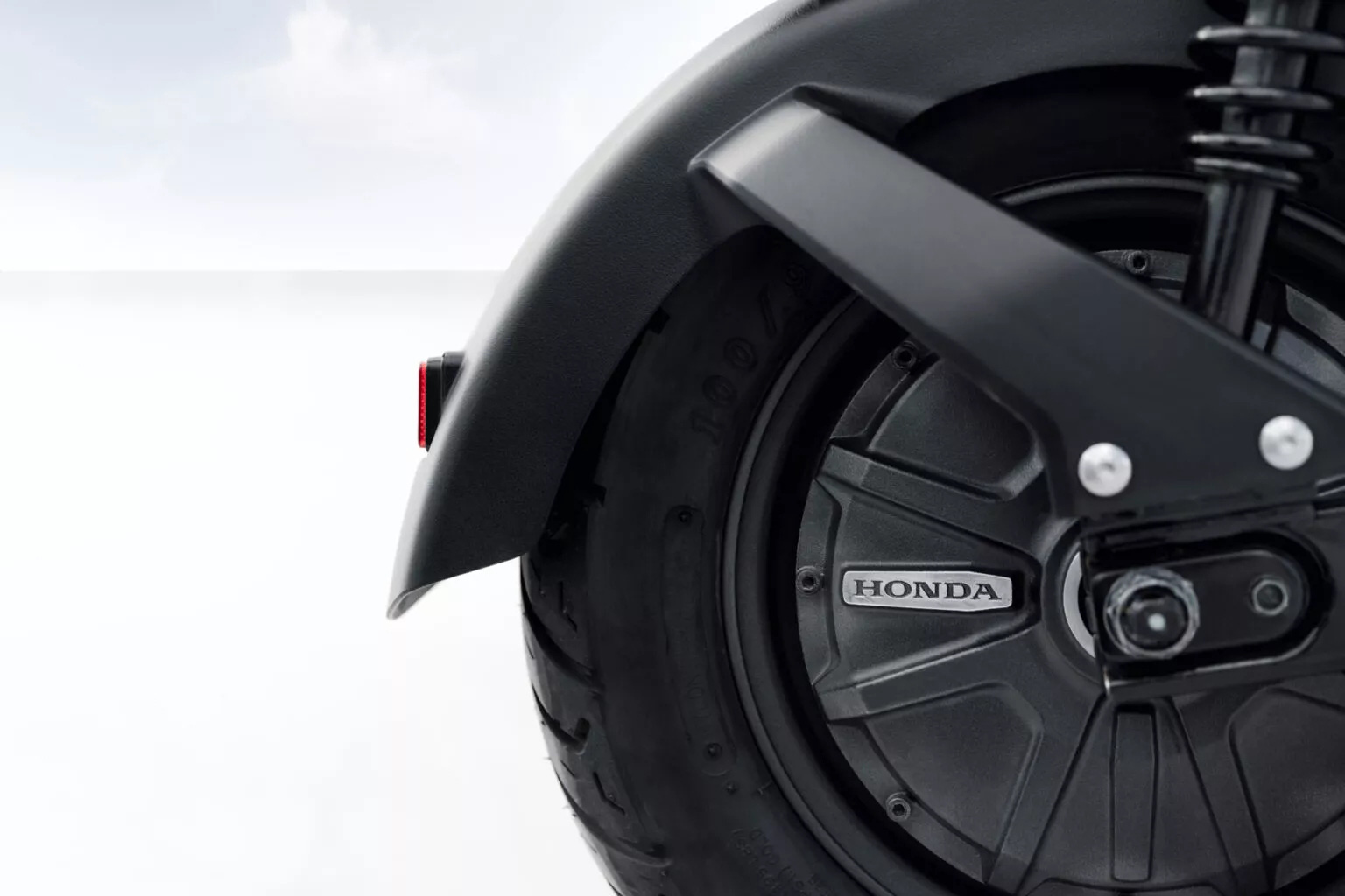 Xe máy điện mới nhất của Honda là mẫu rẻ nhất, chậm nhất của hãng - Ảnh 12.