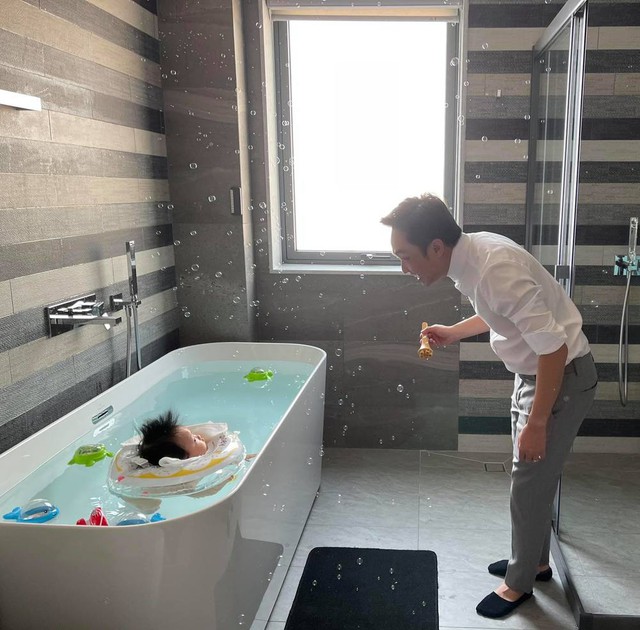 Lương Thùy Linh khoe nhan sắc yêu kiều, Khánh Vân - H'Hen Niê đọ mặt mộc không tỳ vết - Ảnh 3. Lương Thùy Linh khoe nhan sắc yêu kiều, Khánh Vân - H'Hen Niê đọ mặt mộc không tỳ vết - Ảnh 3.