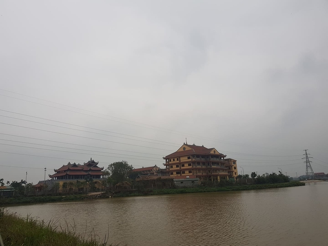 Đông Anh- Hà Nội: Ngôi chùa đồ sộ ngang nhiên xây dựng không phép - Ảnh 1. Đông Anh- Hà Nội: Ngôi chùa đồ sộ ngang nhiên xây dựng không phép - Ảnh 1.