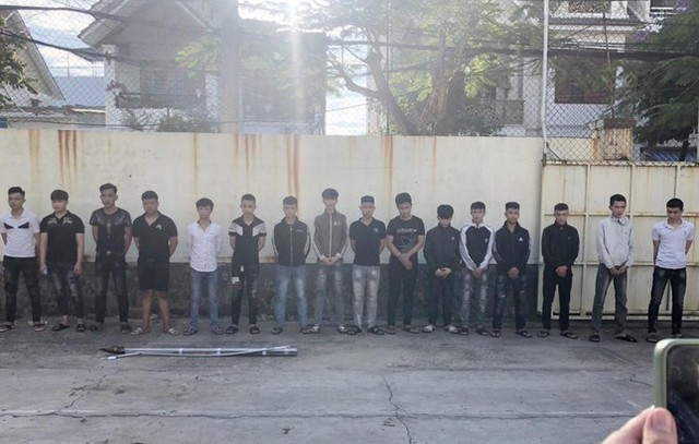 Mâu thuẫn trên Facebook, 2 nhóm thanh niên hỗn chiến gây náo loạn đường phố Đà Nẵng - Ảnh 1.