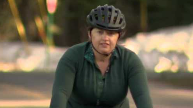 Người phụ nữ tại California đạp xe khắp đất nước sau chấn thương sọ não - Ảnh 1.