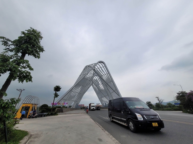 Quảng Ninh: Công ty CP Tập đoàn Hoàng Hà bị xử phạt 35 triệu đồng vì mở đường đấu nối trái phép - Ảnh 1.