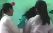 Vụ nữ sinh lớp 9 ở Lạng Sơn bị đánh hội đồng, xử lý nhóm bạn đánh như thế nào?