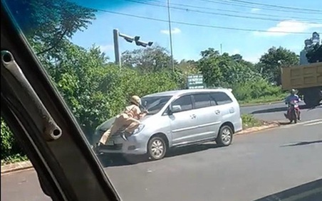 Cảnh sát giao thông có nên “lao ra” đường chặn, xử phạt xe?